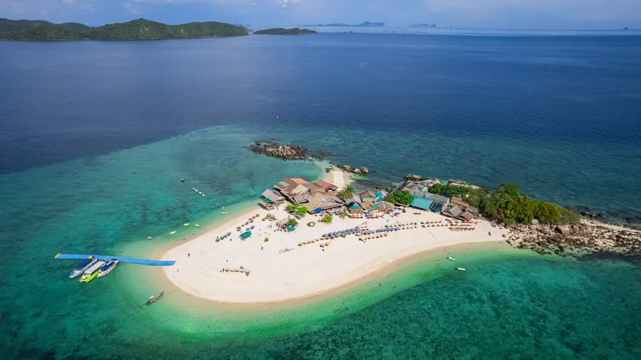 White sand and turquoise water at Khai Island