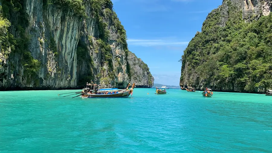 Turquoise water and limestone cliffs during the excursion